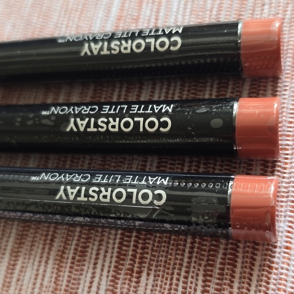 REVLON BRAND WOMENS COLORSTAY MATTE LITE LIP CRAYON BUNDLE OF 3 - Picture 8 of 9